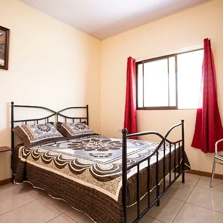 Flor De Katty Hostel Airport
